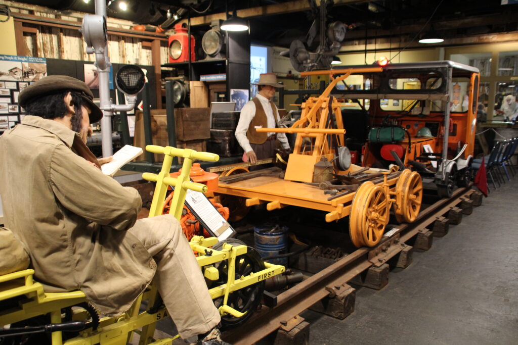 Indoor Display Track Exhibit photo